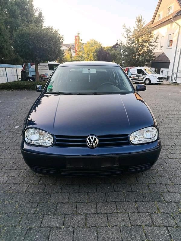 Blau Gebraucht 2003 VW Golf IV Kleinwagen | 1.500 € (Fairer Preis) - Bild 1/4