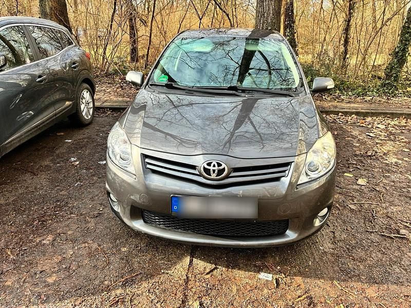 Gebraucht Toyota Auris 132 PS (97 kW) 2011 Grau Kleinwagen