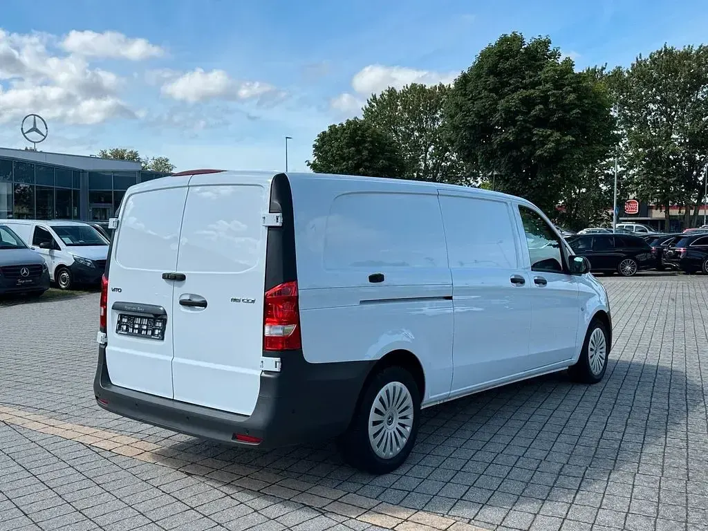 Gebraucht Mercedes Vito 163 PS (119 kW) 2025 Arktikweiß Van