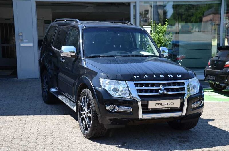 Pianoschwarz Gebraucht 2017 Mitsubishi Pajero Top SUV | 24.900 € (Fairer Preis) - Bild 1/4