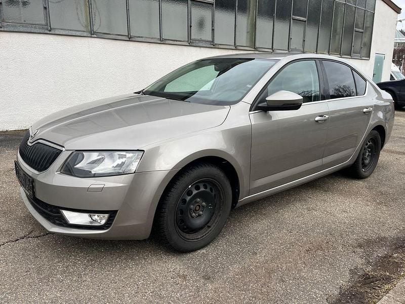 Beige Gebraucht 2014 Skoda Octavia Elegance Kleinwagen | 7.990 € (Superpreis) - Bild 1/4