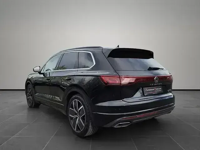 Gebraucht VW Touareg 381 PS (280 kW) 2024 Schwarz SUV