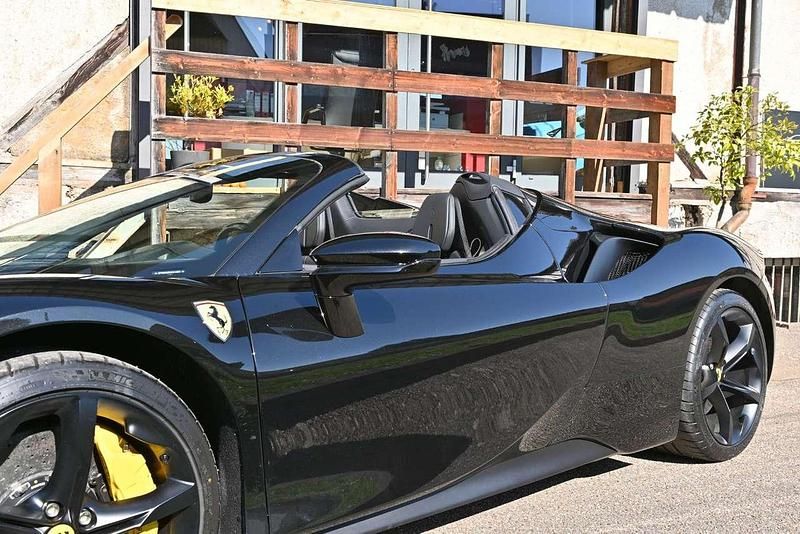 Gebraucht Ferrari SF90 999 PS (734 kW) 2024 Schwarz Cabrio