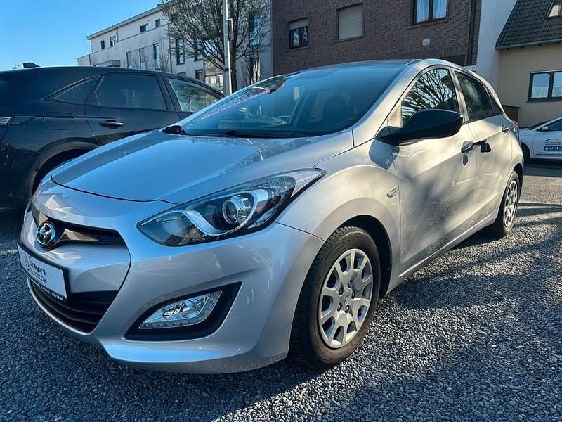 Gebraucht Hyundai i30 99 PS (72 kW) 2012 Grau Limousine