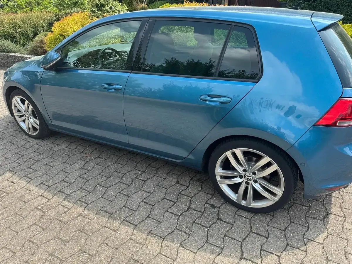 Gebraucht VW Golf VII Highline 140 PS (102 kW) 2012 Blau Limousine