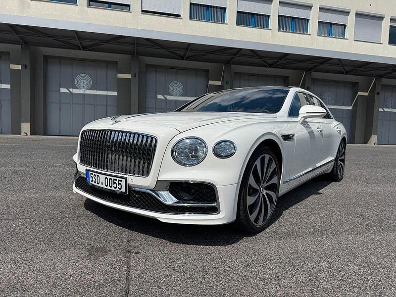 Weiß Gebraucht 2021 Bentley Flying Spur Limousine | 185.130 € - Bild 1/4