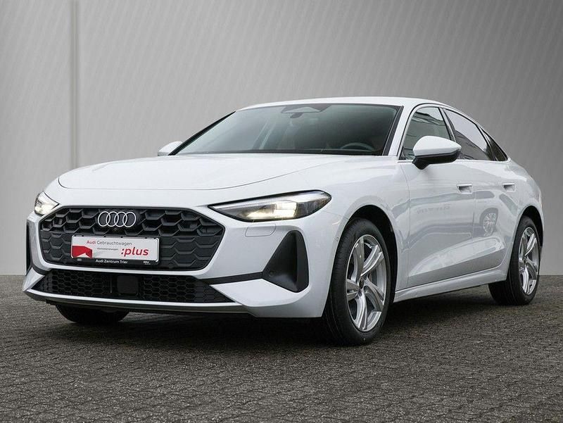 Second-hand Audi A5 Business 204 CP (150 kW) 2025 Alb Berlinǎ