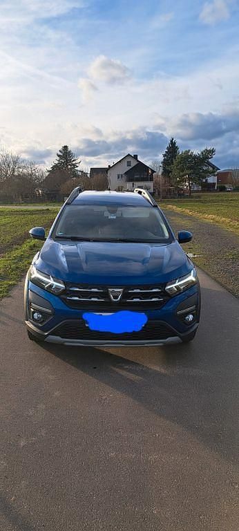 Blau Gebraucht 2022 Dacia Jogger Comfort Van / Kleinbus | 16.400 € (Fairer Preis) - Bild 1/3