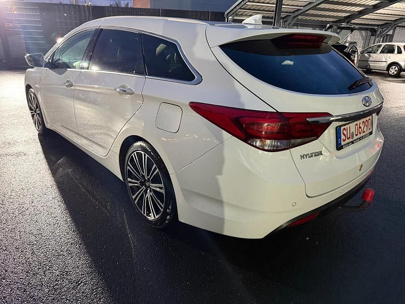 Gebraucht Hyundai i40 Premium 141 PS (103 kW) 2018 Weiß Kombi