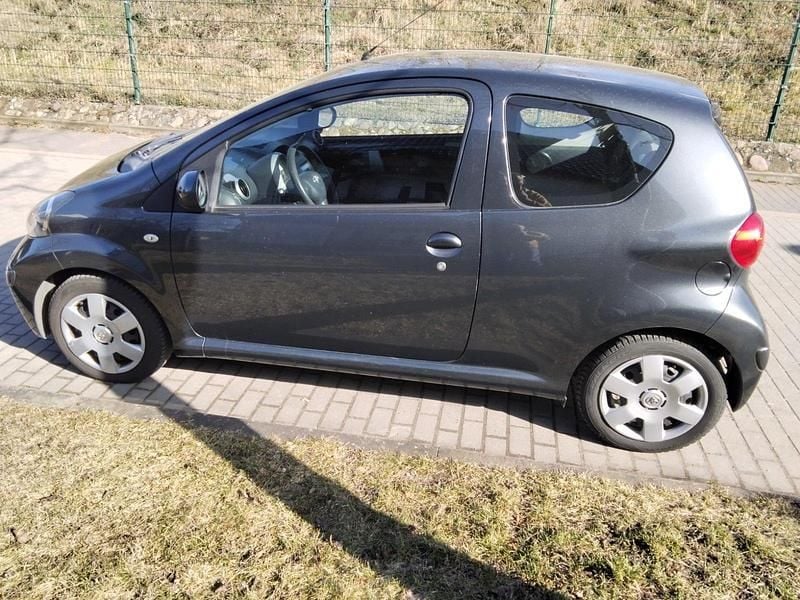 Gebraucht Toyota Aygo 69 PS (50 kW) 2006 Grau Kleinwagen