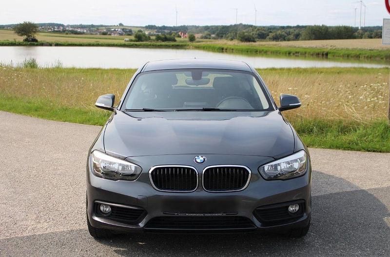 Grau Gebraucht 2019 BMW 118 Kleinwagen | 13.000 € (Fairer Preis) - Bild 1/4