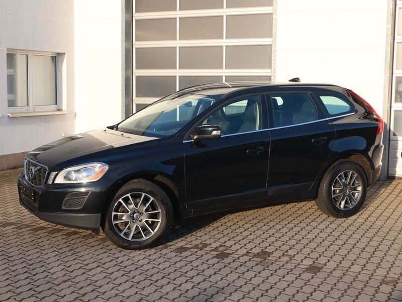 Gebraucht Volvo XC60 Pro 215 PS (158 kW) 2013 Black sapphire / metallic SUV