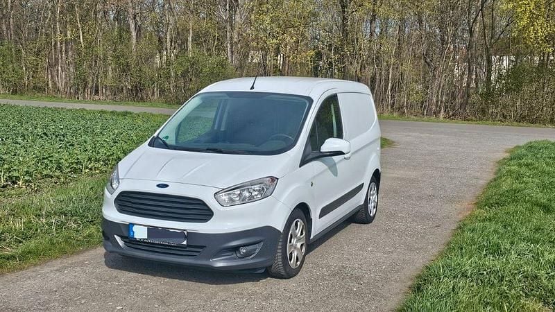 Gebraucht Ford Courier 102 PS (75 kW) 2017 Weiß Van / Kleinbus