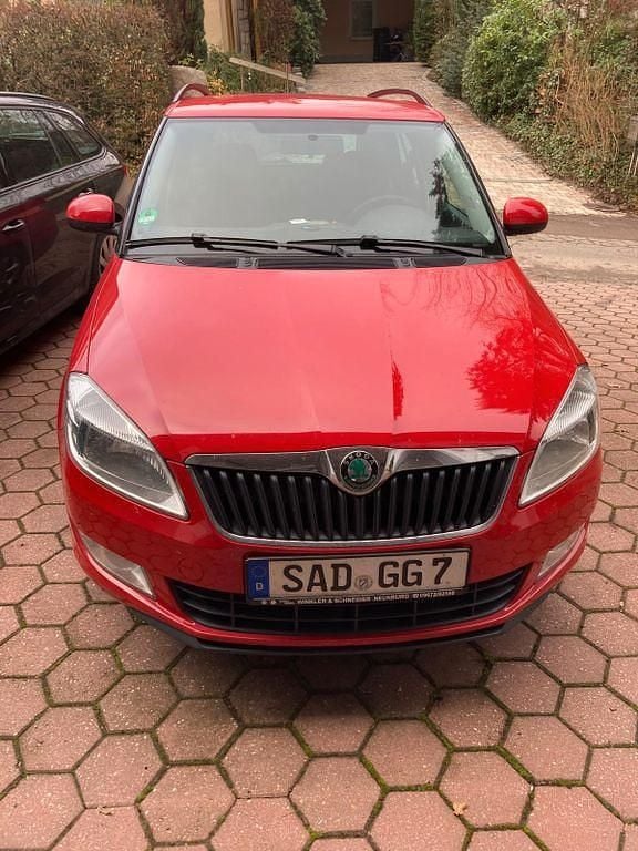 Rot Gebraucht 2012 Skoda Fabia Ambition Kombi | 3.900 € (Guter Preis) - Bild 1/4