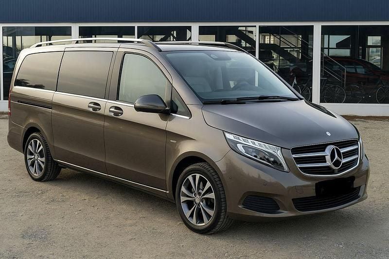 Grau Gebraucht 2015 Mercedes V220 Avantgarde Edition Van / Kleinbus | 31.000 € (Guter Preis) - Bild 1/4