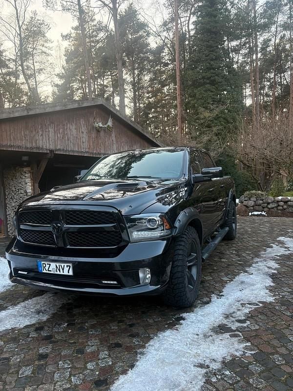 Schwarz Gebraucht 2017 Dodge Ram Abholung | 36.100 € - Bild 1/4