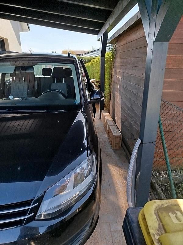 Second-hand VW Sharan 140 CP (102 kW) 2011 Negru Monovolum