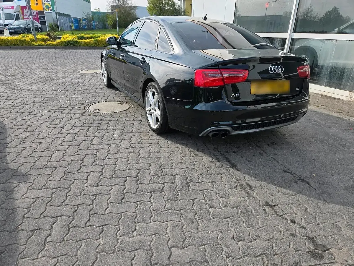 Używany Audi A6 S-Line 180 KM (132 kW) 2012 Czarny Sedan/Limuzyna