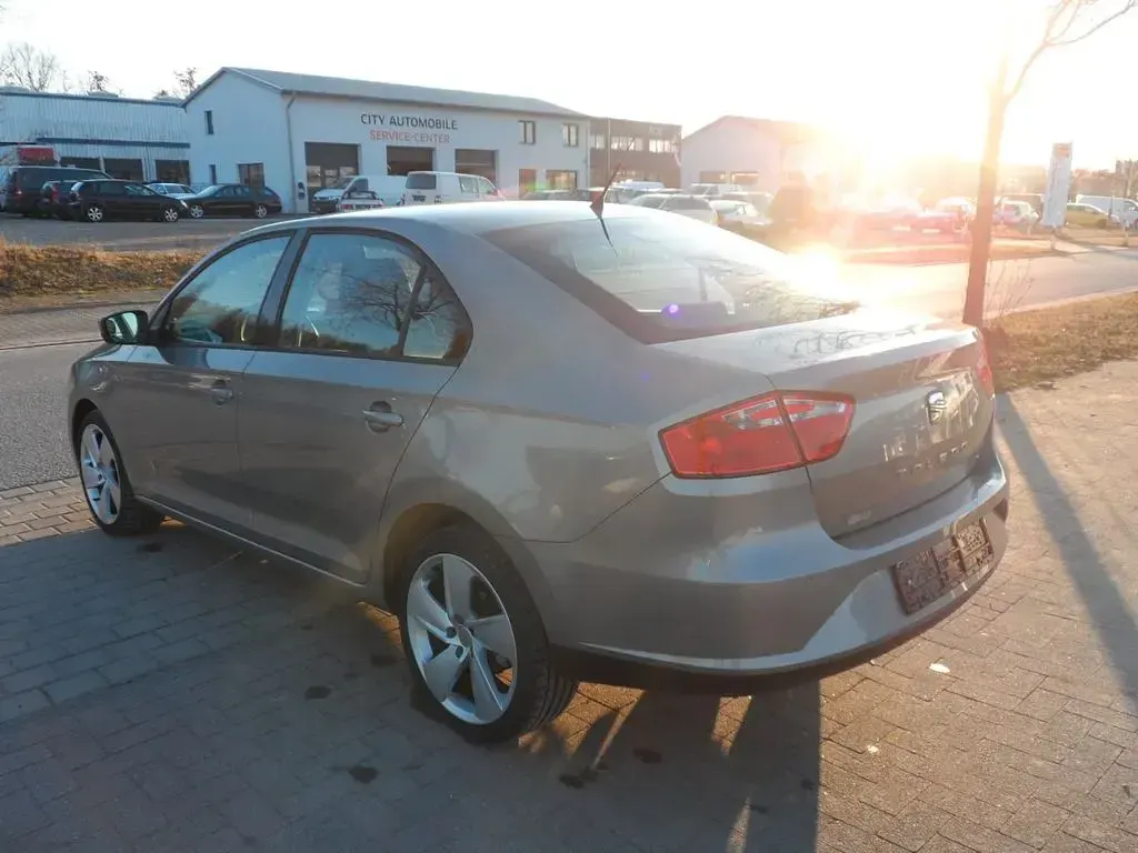 Gebraucht Seat Toledo Style 105 PS (77 kW) 2013 Beige Kleinwagen