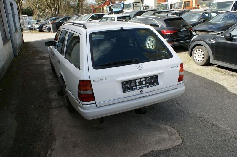 Gebraucht Mercedes E300 136 PS (100 kW) 1993 Weiß