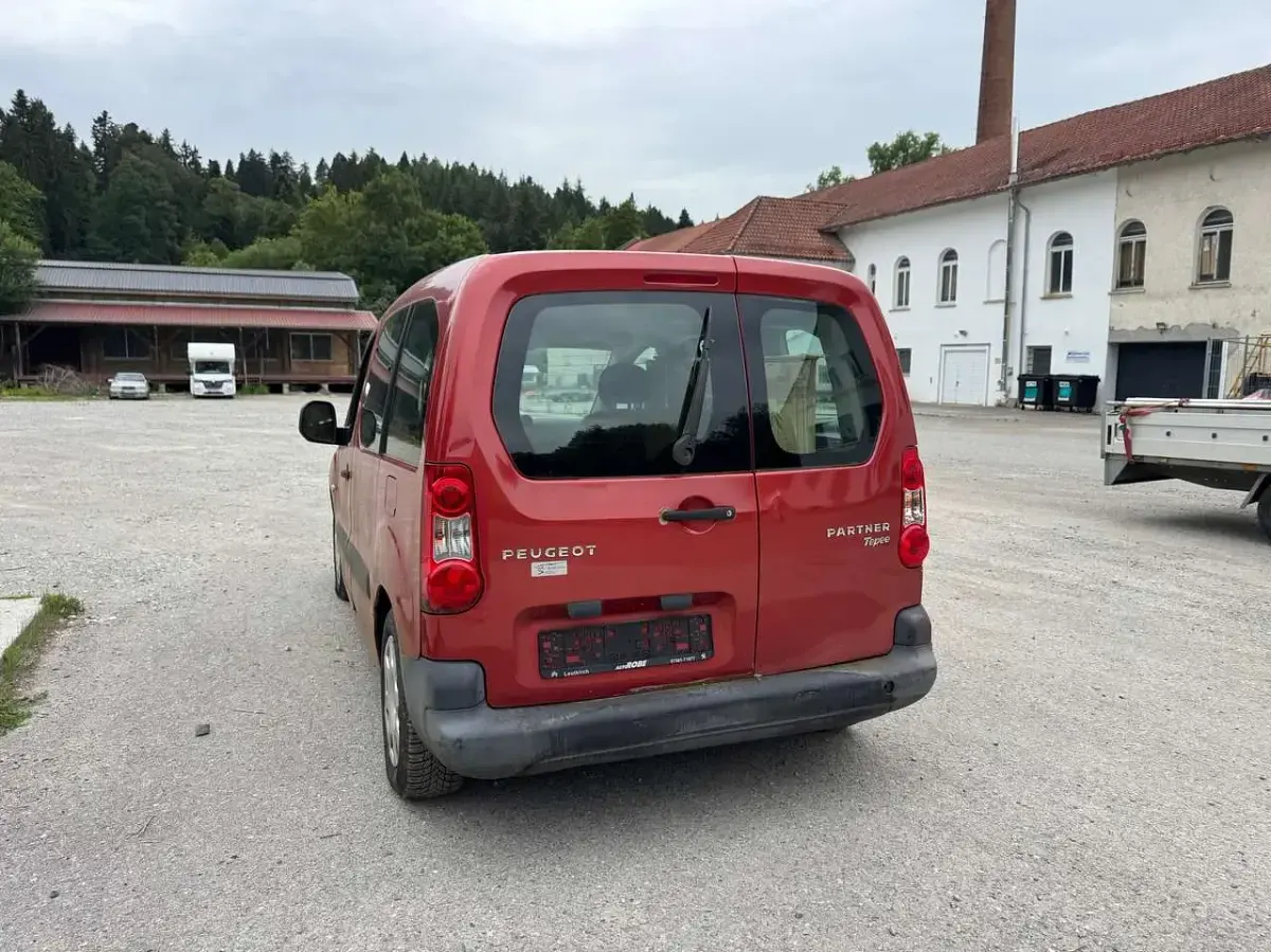 Gebraucht Peugeot TePee Tendance 98 PS (72 kW) 2010 Rot Kombi