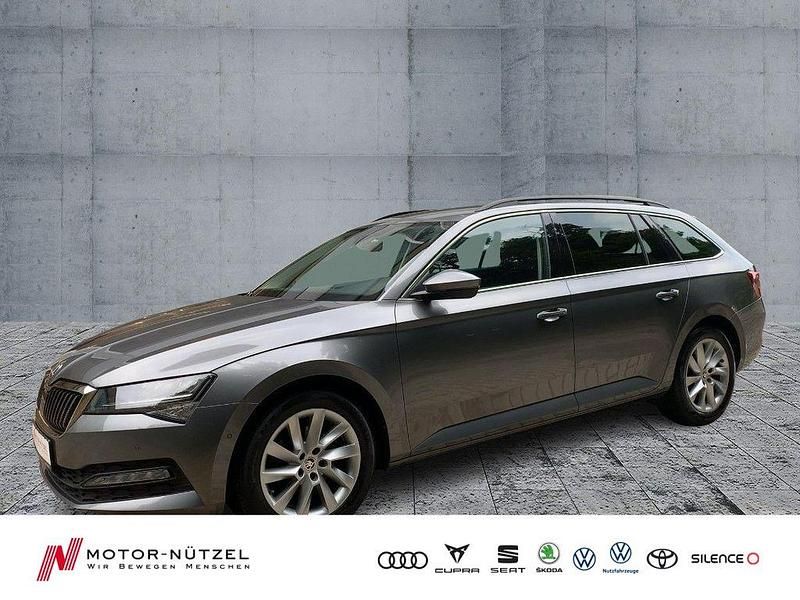 Graphitegrau metallic Gebraucht 2022 Skoda Superb Ambition Kombi | 26.260 € (Fairer Preis) - Bild 1/4