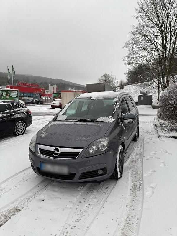 Grau Gebraucht 2005 Opel Zafira Van / Kleinbus | 3.600 € (Etwas zu teuer) - Bild 1/4