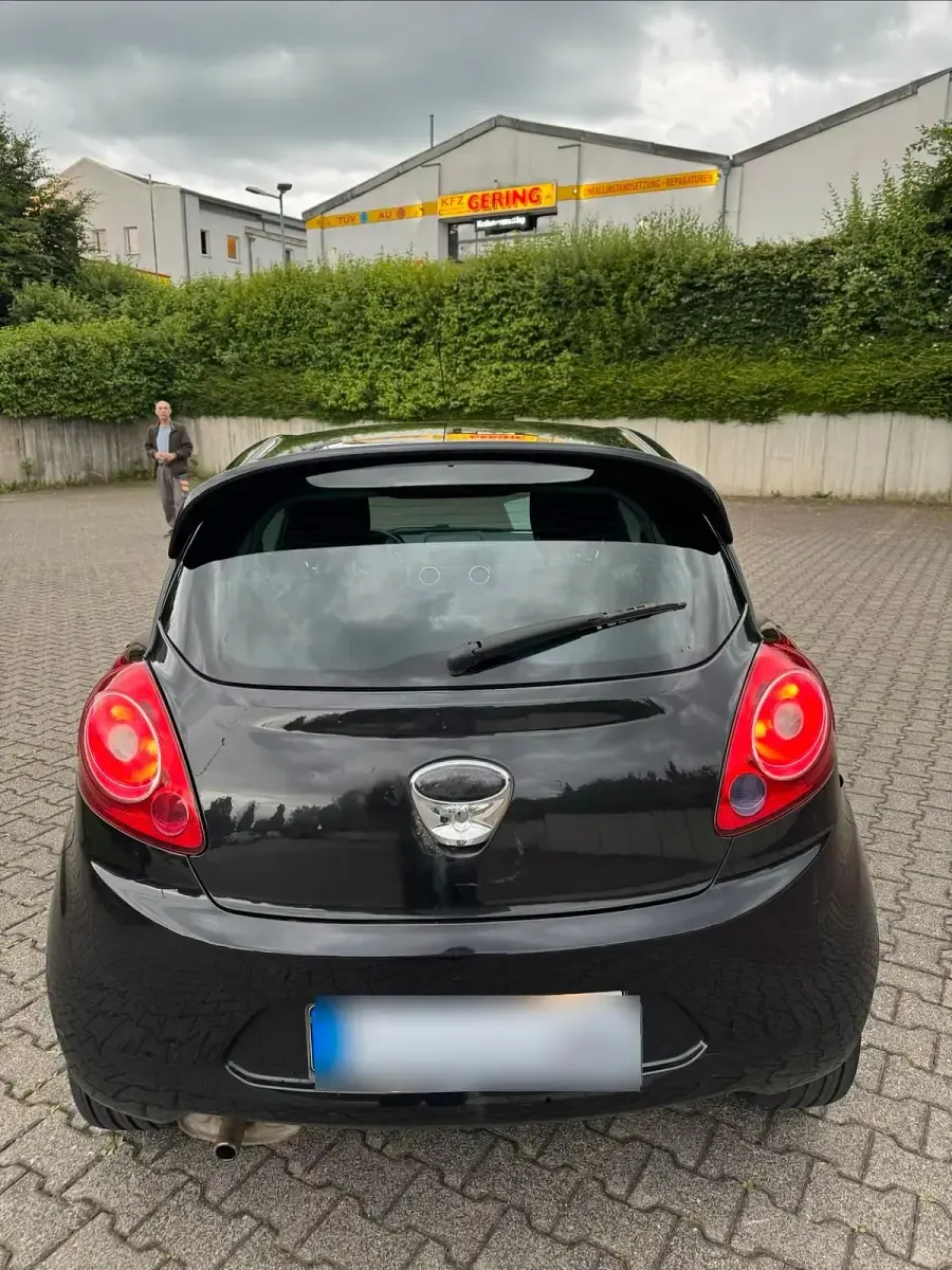 Gebraucht Ford Ka Ambiente 69 PS (50 kW) 2012 Schwarz Kleinwagen