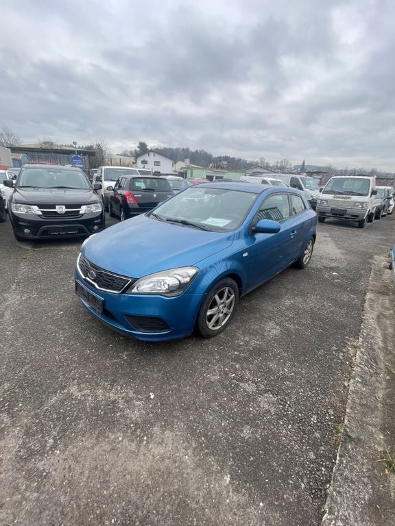 Blau Gebraucht 2011 Kia ProCeed Edition 7 Kleinwagen | 1.200 € - Bild 1/4