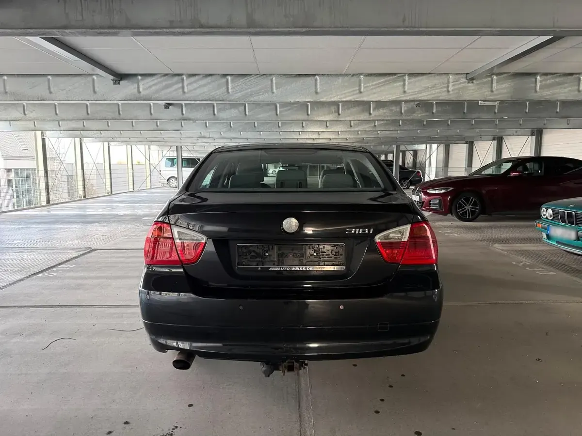 Gebraucht BMW 318 129 PS (94 kW) 2006 Schwarz Limousine
