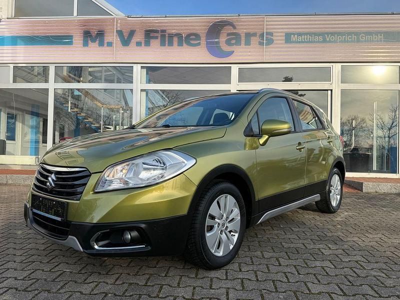 Grün Gebraucht 2015 Suzuki SX4 Comfort+ Van / Kleinbus | 12.800 € (Fairer Preis) - Bild 1/4