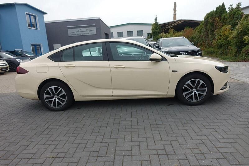Gebraucht Opel Insignia Edition 140 PS (102 kW) 2019 Hellelfenbein/light ivory Limousine