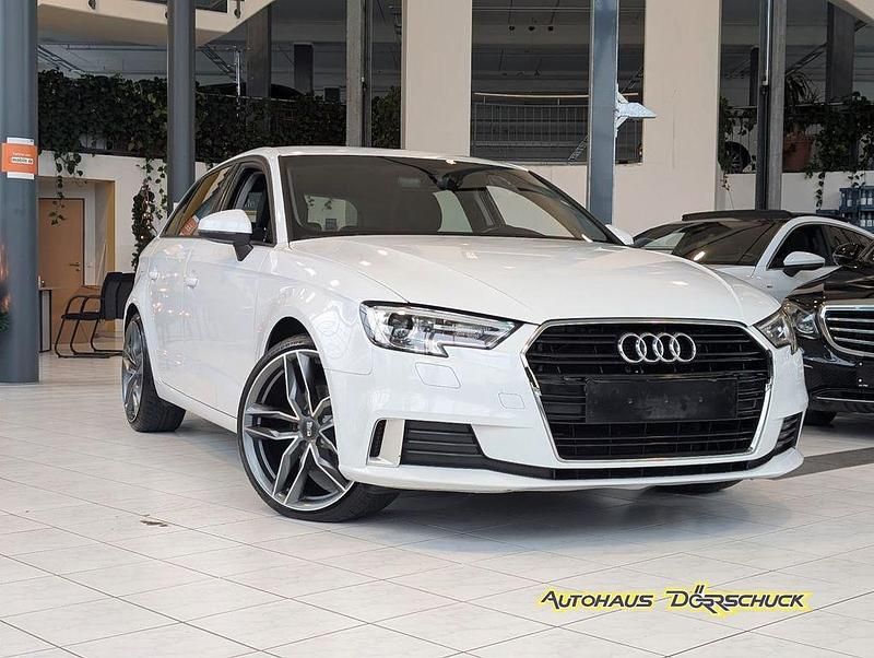 Gletscherweiß Gebraucht 2018 Audi A3 Sport Limousine | 16.300 € (Guter Preis) - Bild 1/4