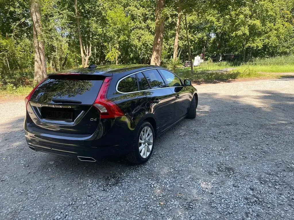 Gebraucht Volvo V60 Summum 181 PS (133 kW) 2015 Schwarz Kombi