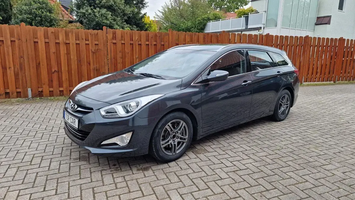 Gebraucht Hyundai i40 Edition 138 PS (101 kW) 2013 Grau Kombi