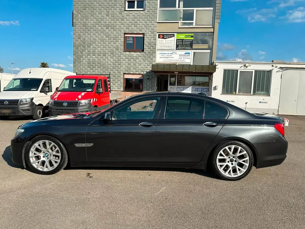Gebraucht BMW 750L 408 PS (300 kW) 2011 Schwarz Limousine