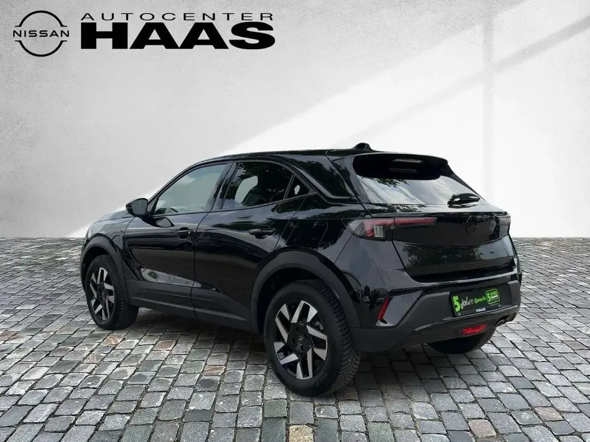 Gebraucht Opel Mokka Edition 131 PS (96 kW) 2025 Lackierung schwarz perla nera/ SUV