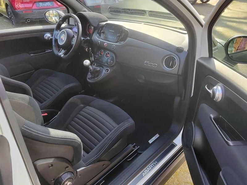 Gebraucht Abarth 695 179 PS (131 kW) 2023 Schwarz Kleinwagen