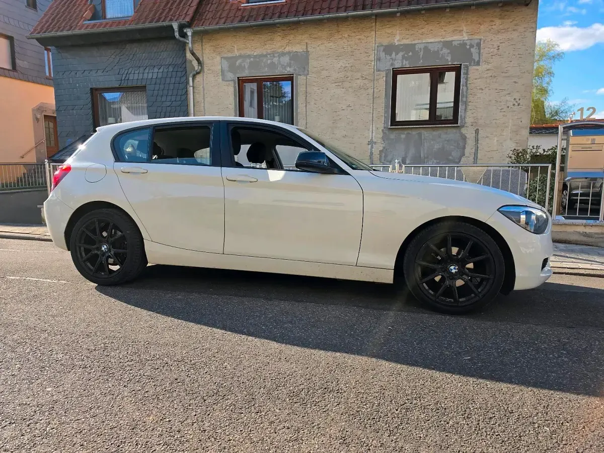 Gebraucht BMW 114 109 PS (80 kW) 2012 Weiß Kleinwagen