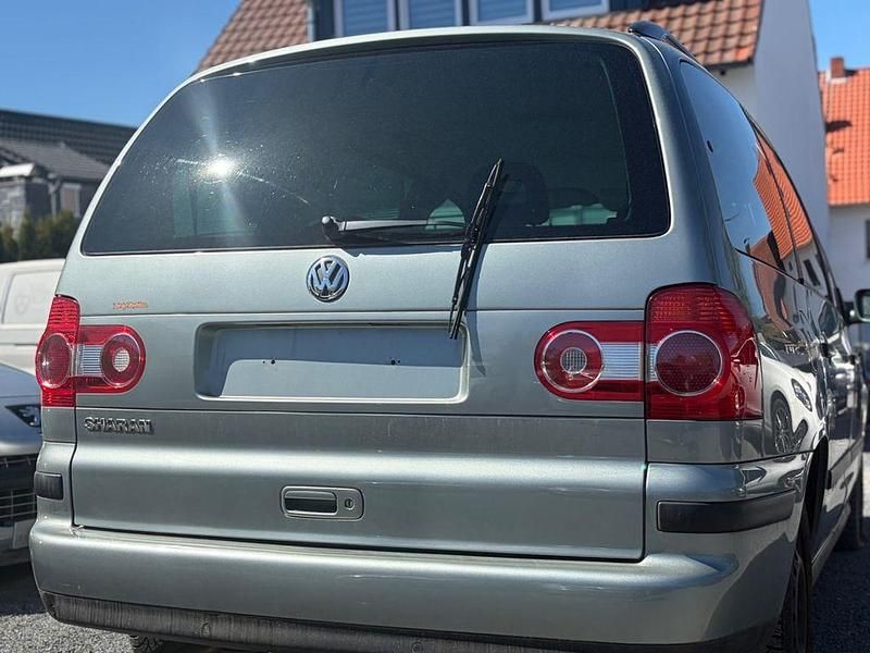Second-hand VW Sharan Basis 150 CP (110 kW) 2004 Verde Monovolum