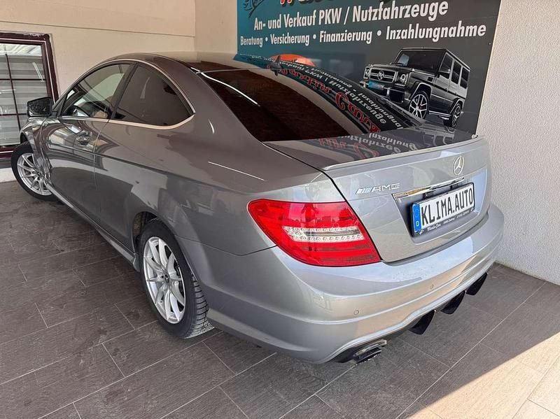 Gebraucht Mercedes C180 AMG 156 PS (114 kW) 2011 Silber Coupé