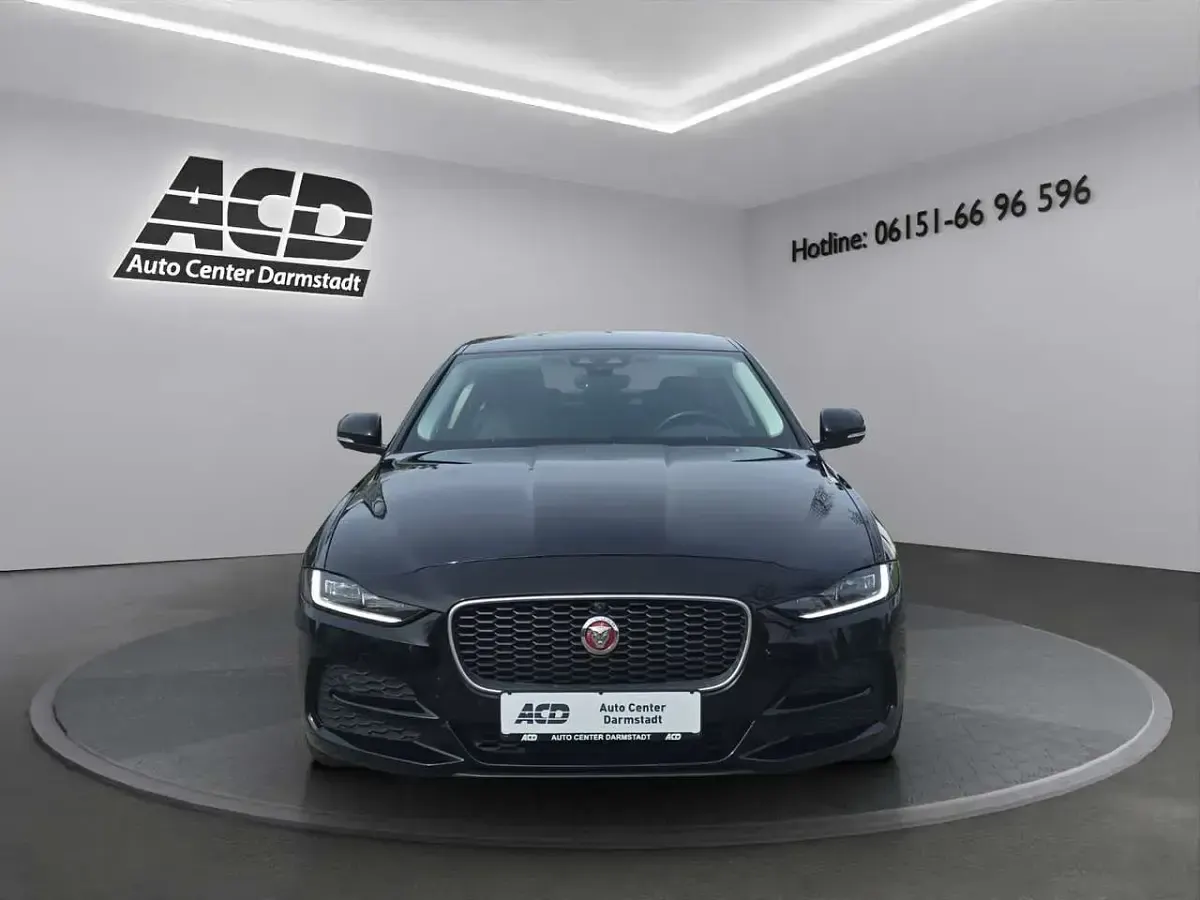Gebraucht Jaguar XE SE 179 PS (131 kW) 2020 Schwarz Limousine