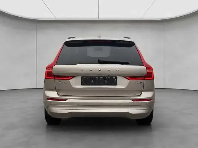 Gebraucht Volvo XC60 Core 250 PS (183 kW) 2024 Silber SUV