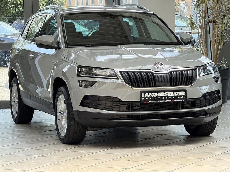Steelgrau Gebraucht 2021 Skoda Karoq Clever SUV | 24.500 € (Fairer Preis) - Bild 1/4