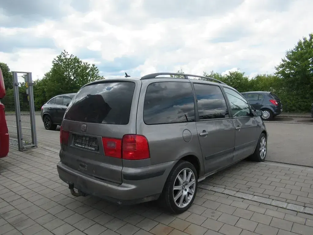 Używany Seat Alhambra 150 KM (110 kW) 2006 Szary Minivan
