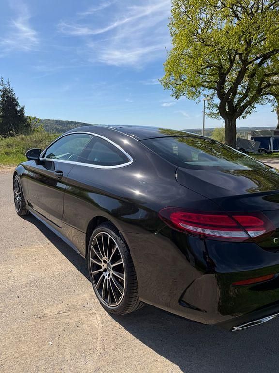 Gebraucht Mercedes C400 333 PS (244 kW) 2020 Schwarz Coupé
