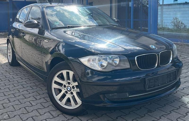 Schwarz Gebraucht 2009 BMW 116 Sport Line Kleinwagen | 4.480 € (Fairer Preis) - Bild 1/4