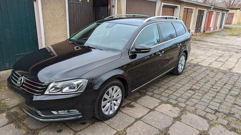 Schwarz Gebraucht 2014 VW Passat Comfortline Kombi | 11.500 € (Teuer) - Bild 1/4
