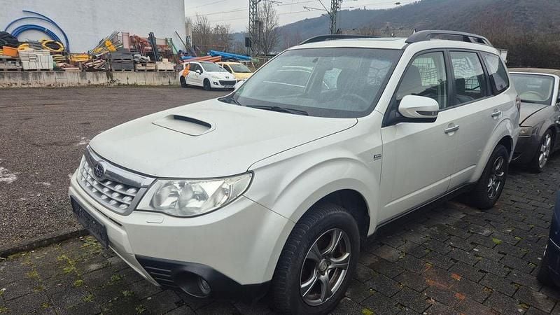 Weiß Gebraucht 2012 Subaru Forester Comfort SUV | 3.290 € (Guter Preis) - Bild 1/4