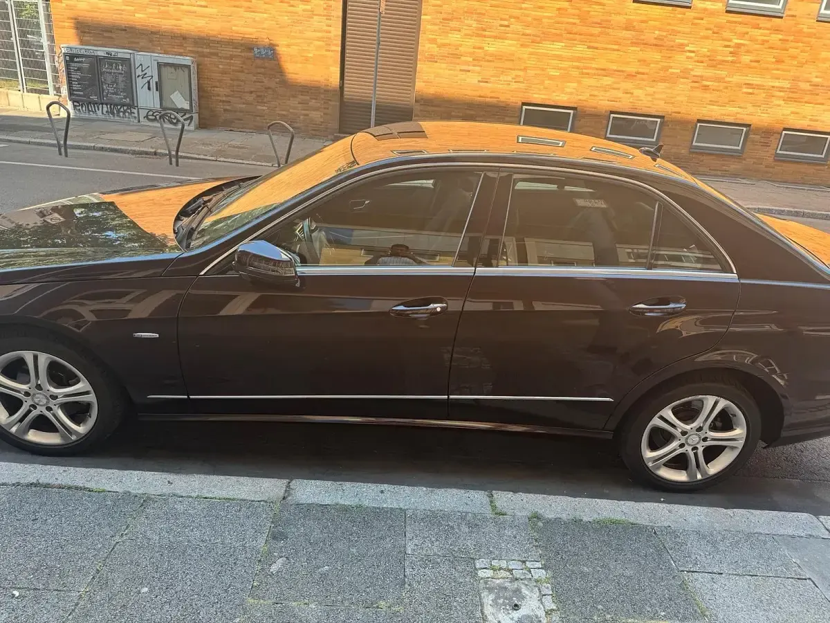 Gebraucht Mercedes E220 170 PS (125 kW) 2010 Braun Limousine
